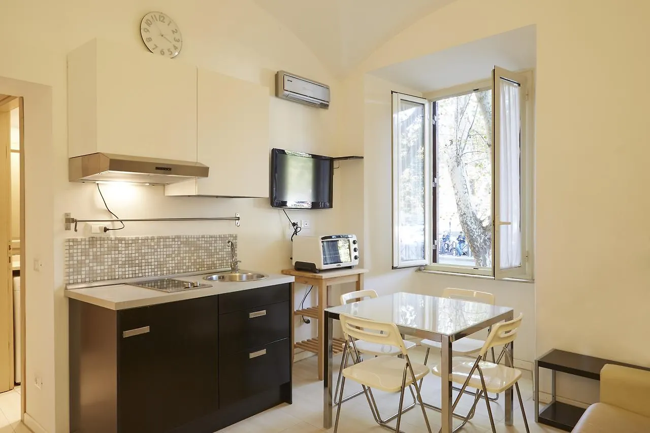 רומא Vatican House